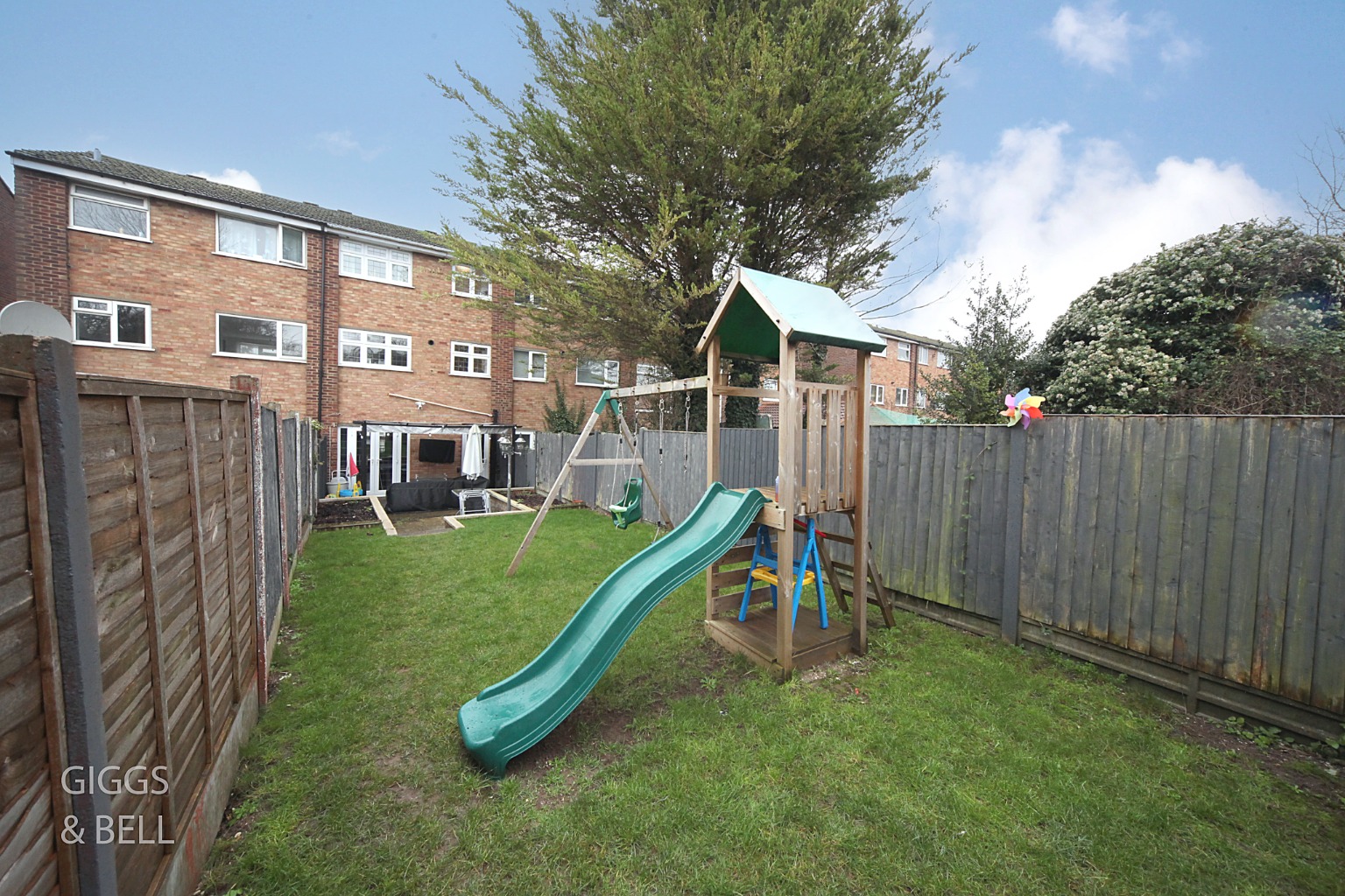 3 bed terraced house for sale in Tenby Drive, Luton 17