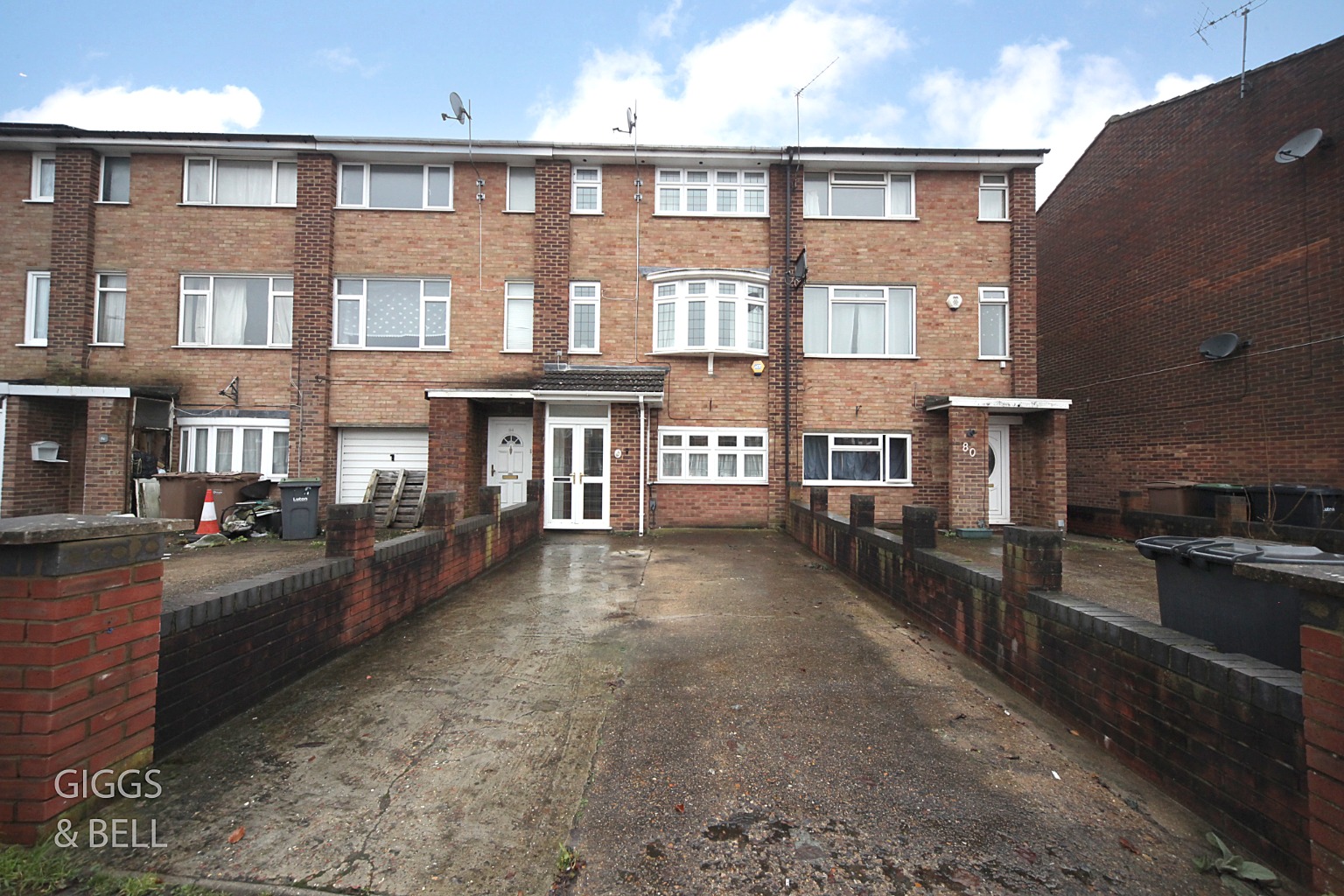 3 bed terraced house for sale in Tenby Drive, Luton  - Property Image 1