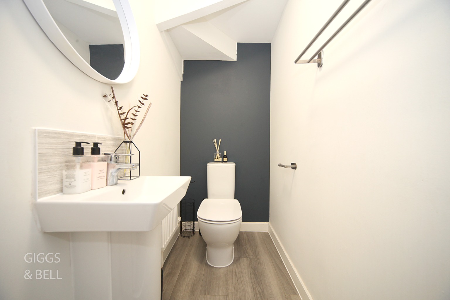 3 bed semi-detached house for sale in Preacher Close, Luton  - Property Image 2