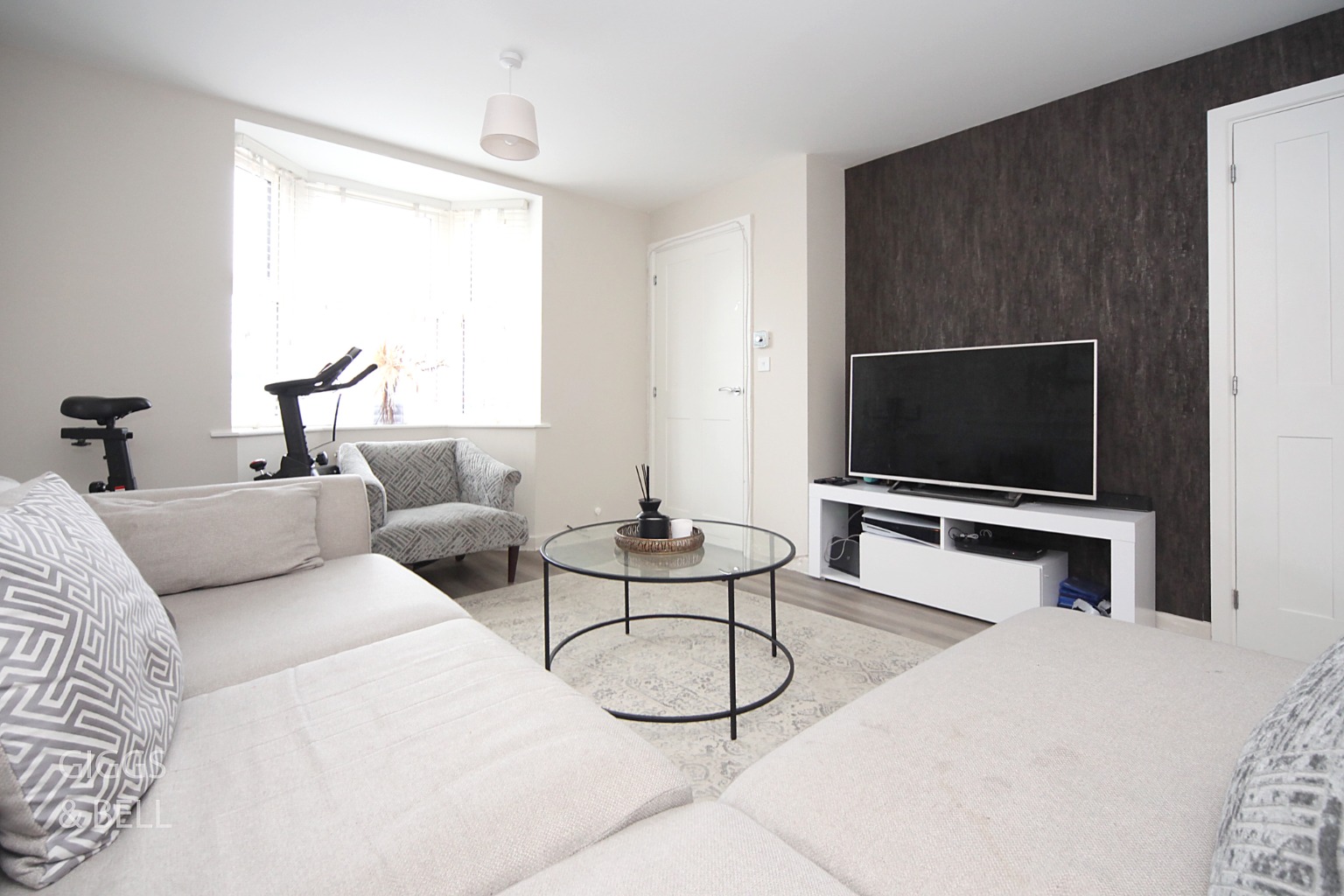 3 bed semi-detached house for sale in Preacher Close, Luton  - Property Image 5