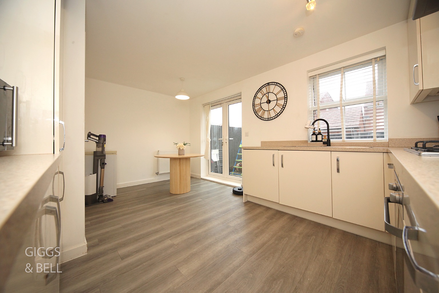 3 bed semi-detached house for sale in Preacher Close, Luton 6