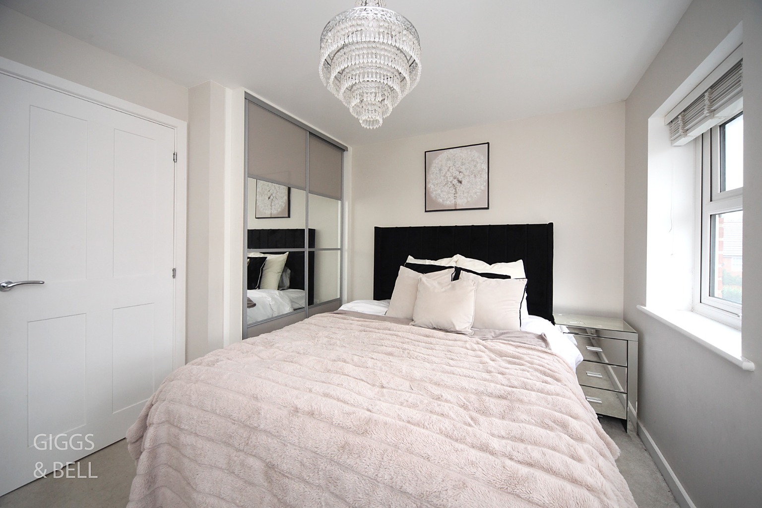 3 bed semi-detached house for sale in Preacher Close, Luton  - Property Image 10