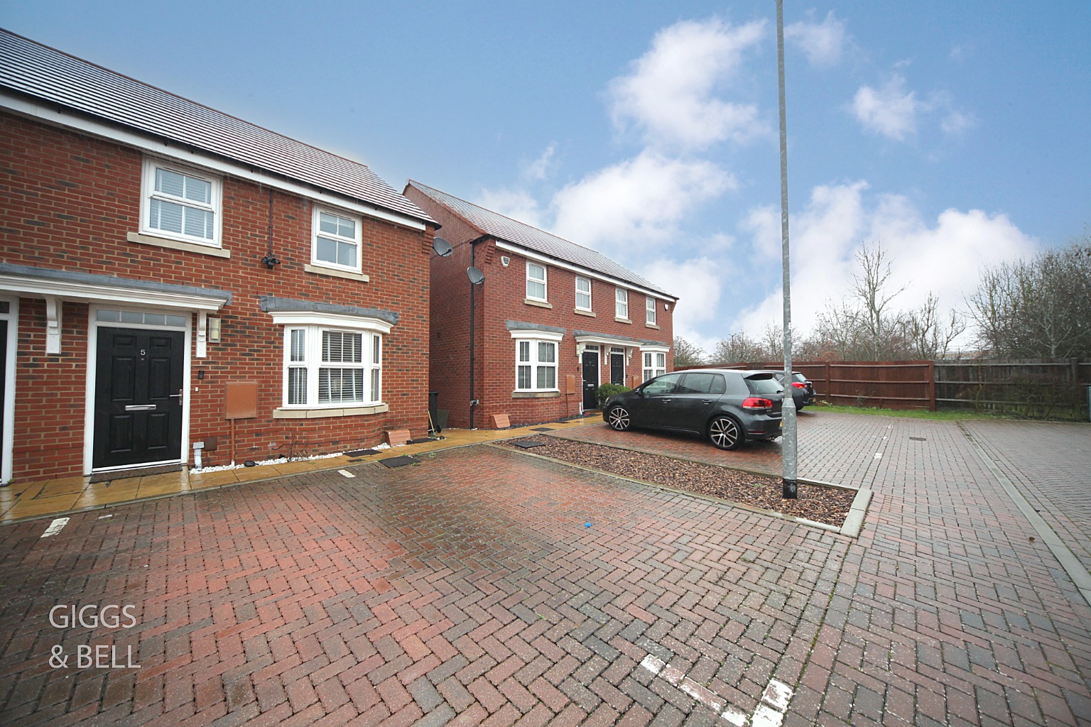 3 bed semi-detached house for sale in Preacher Close, Luton  - Property Image 1