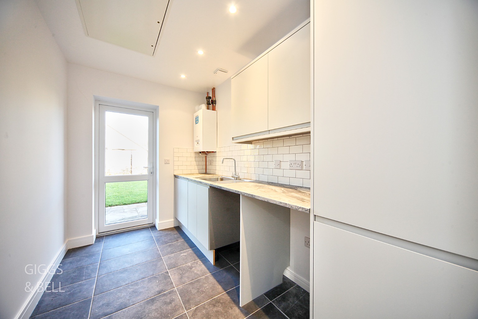 3 bed detached bungalow for sale in Wendover Way, Luton  - Property Image 13