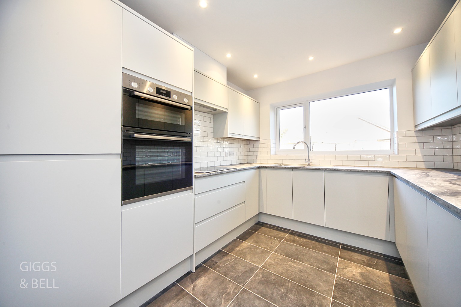 3 bed detached bungalow for sale in Wendover Way, Luton 11