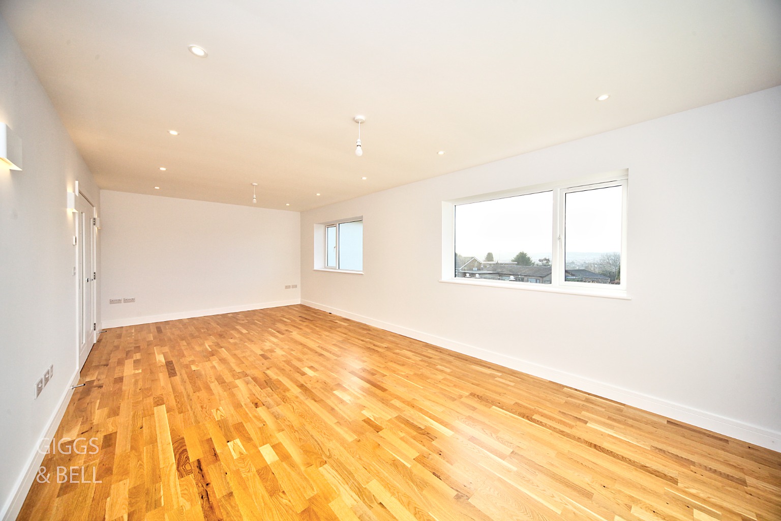 3 bed detached bungalow for sale in Wendover Way, Luton 4