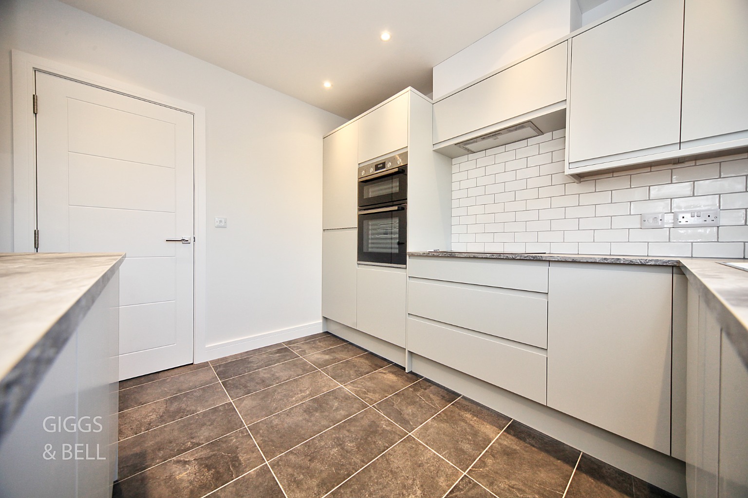 3 bed detached bungalow for sale in Wendover Way, Luton  - Property Image 11