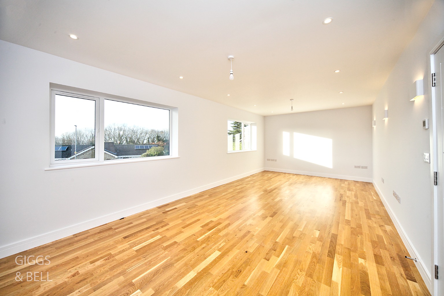 3 bed detached bungalow for sale in Wendover Way, Luton  - Property Image 4