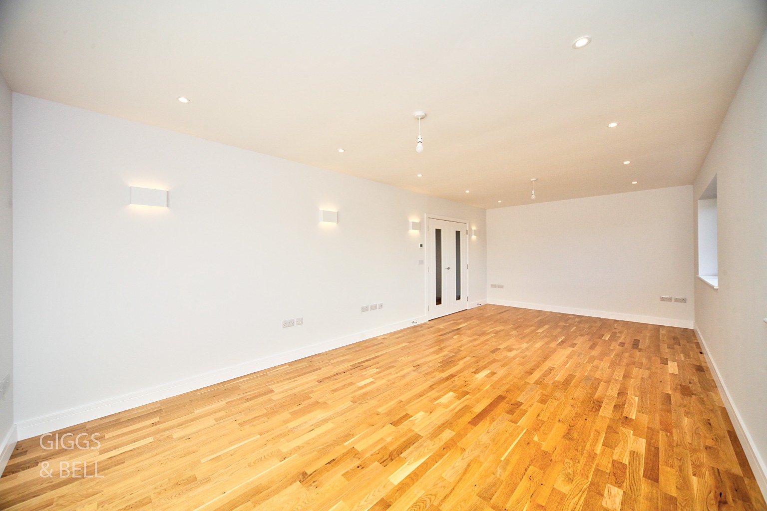 3 bed detached bungalow for sale in Wendover Way, Luton  - Property Image 7