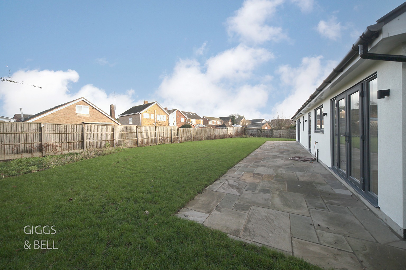 3 bed detached bungalow for sale in Wendover Way, Luton 26