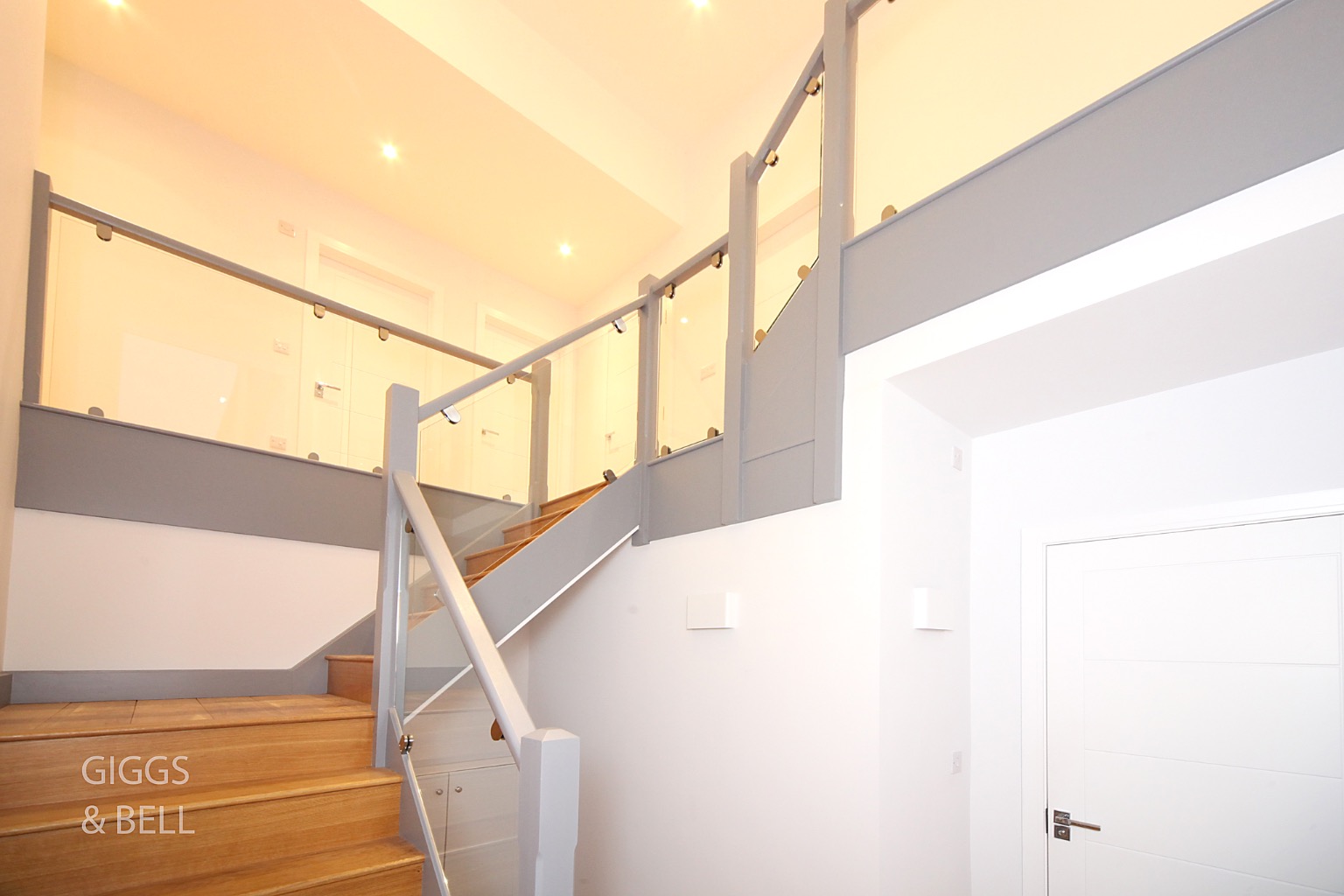 3 bed detached bungalow for sale in Wendover Way, Luton 1