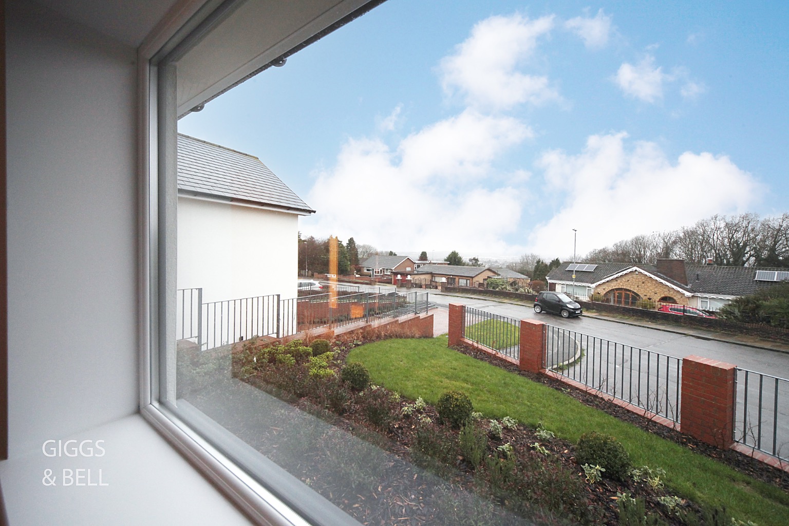 3 bed detached bungalow for sale in Wendover Way, Luton 5