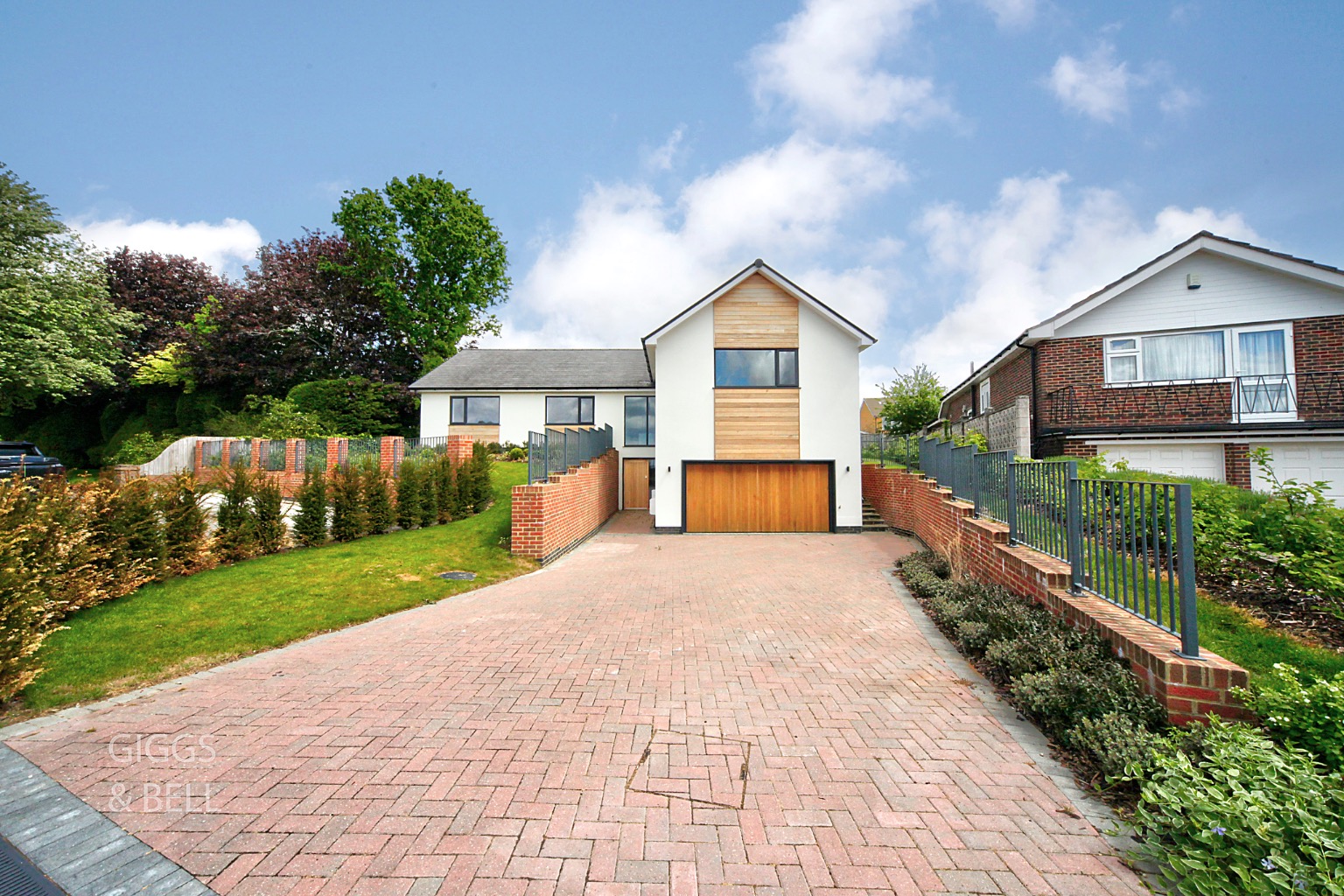 3 bed detached bungalow for sale in Wendover Way, Luton, LU2 
