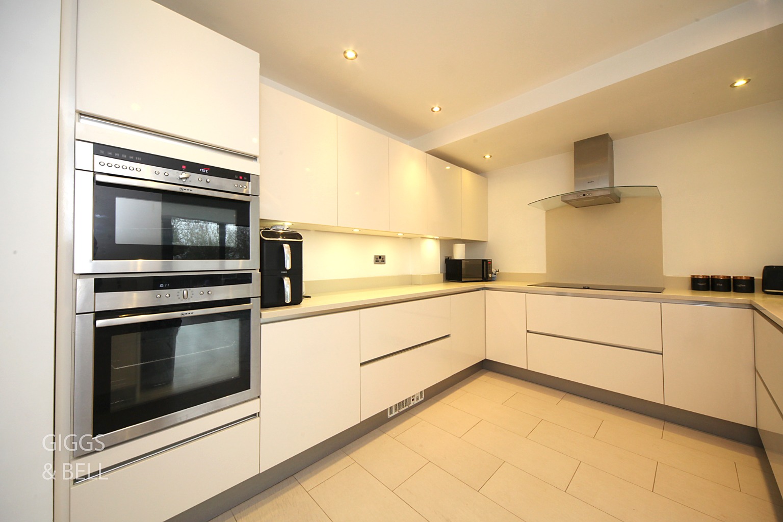 5 bed detached house for sale in Stockingstone Road, Luton  - Property Image 9