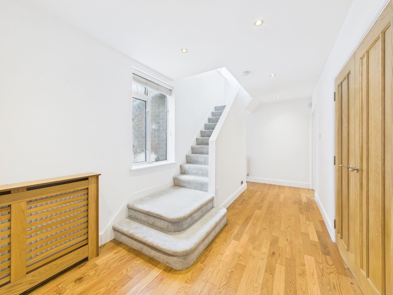 5 bed detached house for sale in Stockingstone Road, Luton 1