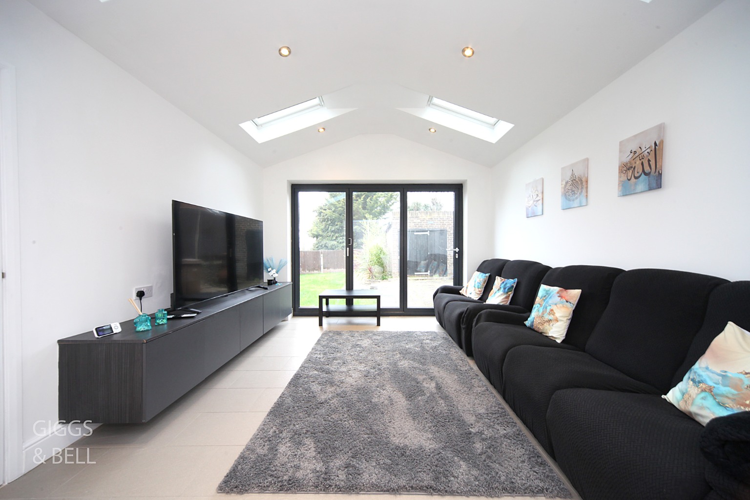 5 bed detached house for sale in Stockingstone Road, Luton 5