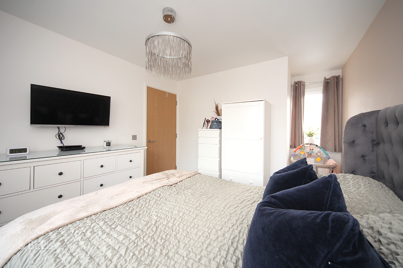 2 bed terraced house for sale in Someries Hill, Luton  - Property Image 9