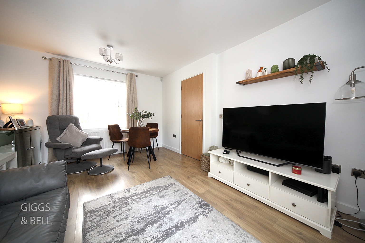 2 bed terraced house for sale in Someries Hill, Luton 3