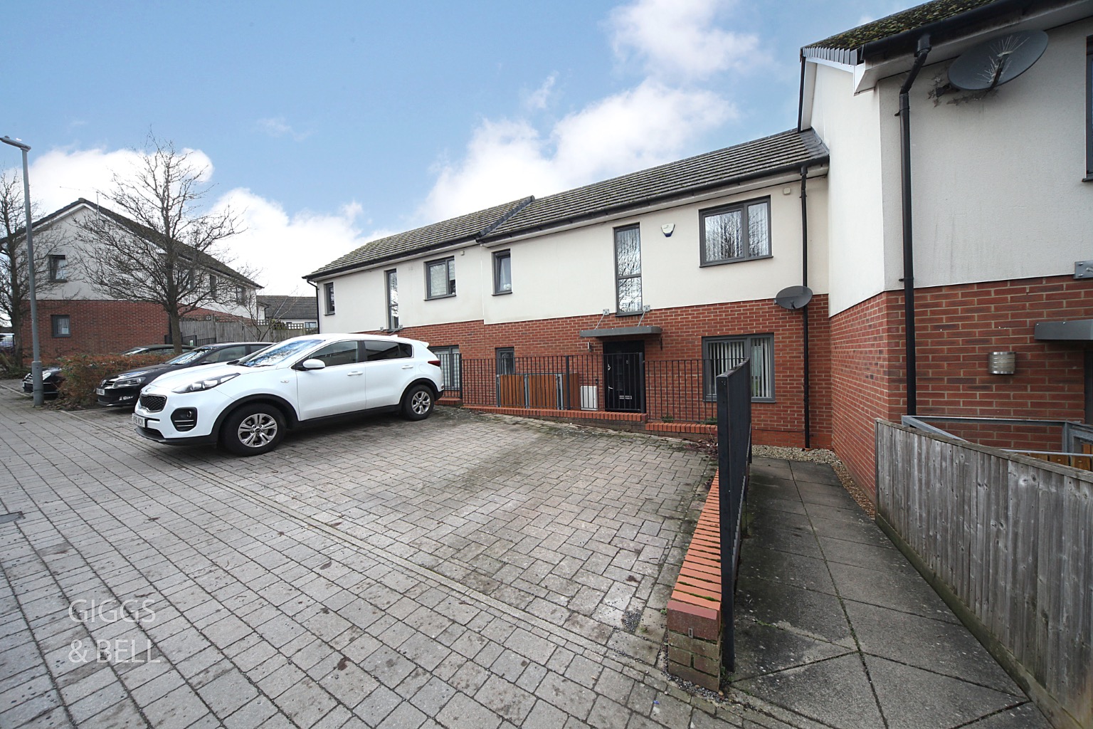 2 bed terraced house for sale in Someries Hill, Luton 17