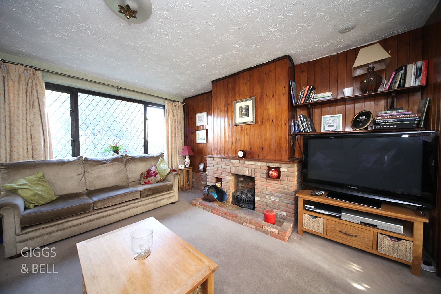 3 bed semi-detached house for sale in Handcross Road, Luton 2