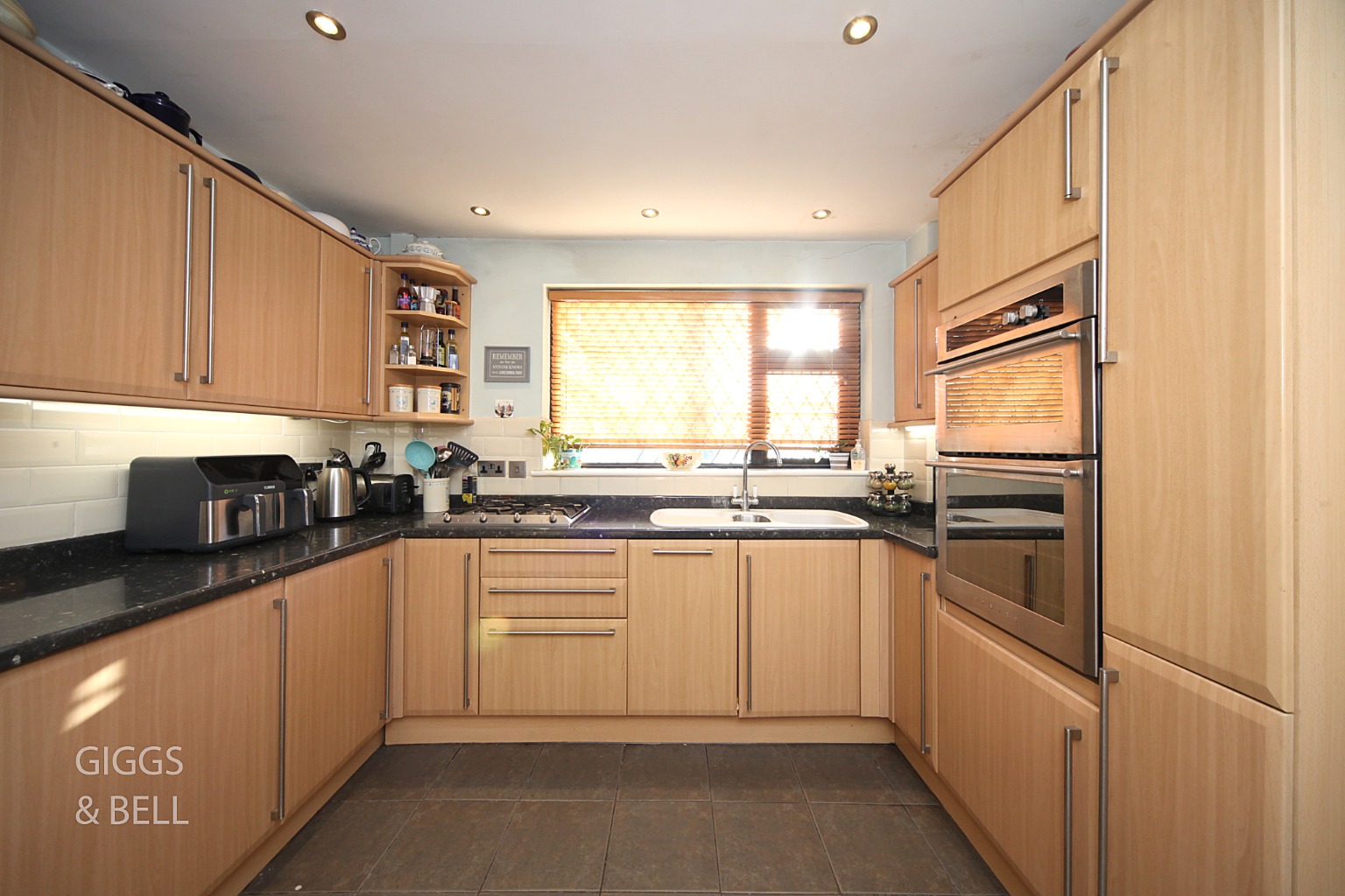 3 bed semi-detached house for sale in Handcross Road, Luton 8