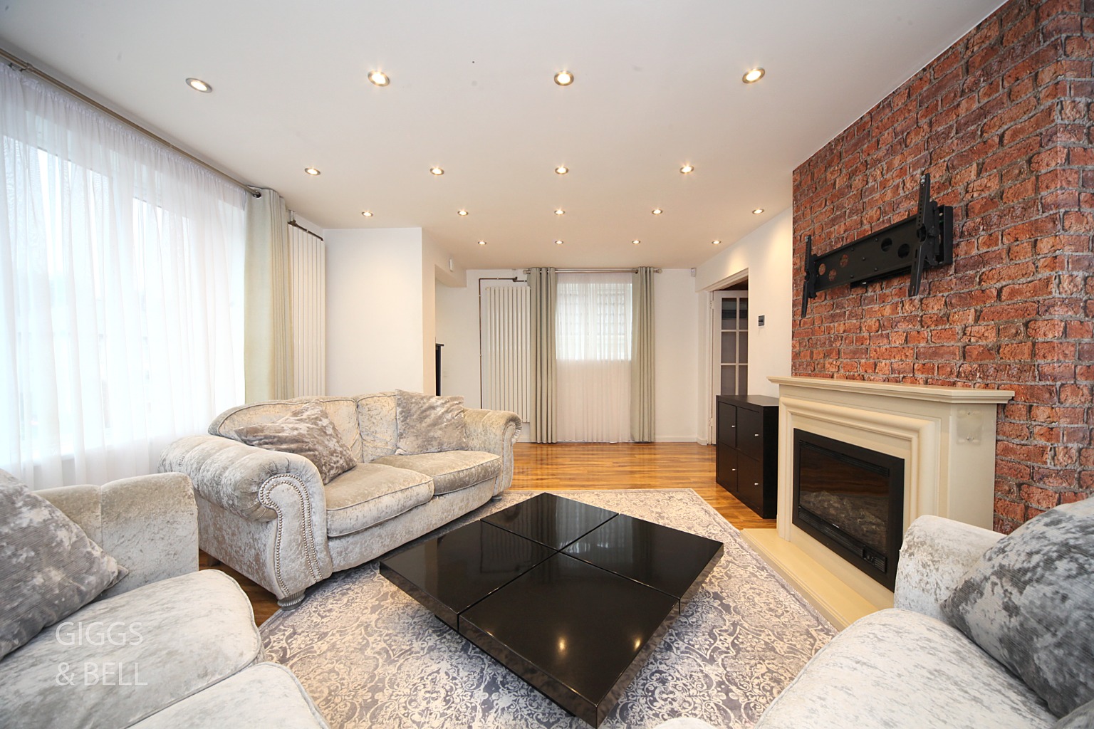 3 bed detached house for sale in Farley Hill, Luton  - Property Image 3