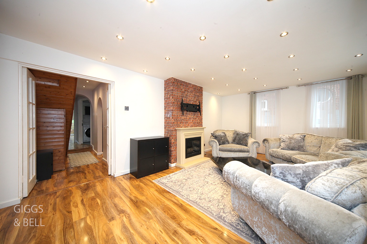 3 bed detached house for sale in Farley Hill, Luton 3