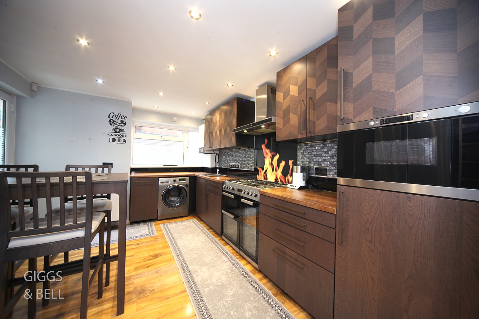 3 bed detached house for sale in Farley Hill, Luton 5