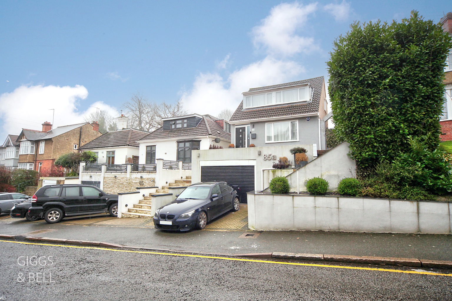3 bed detached house for sale in Farley Hill, Luton - Property Image 1