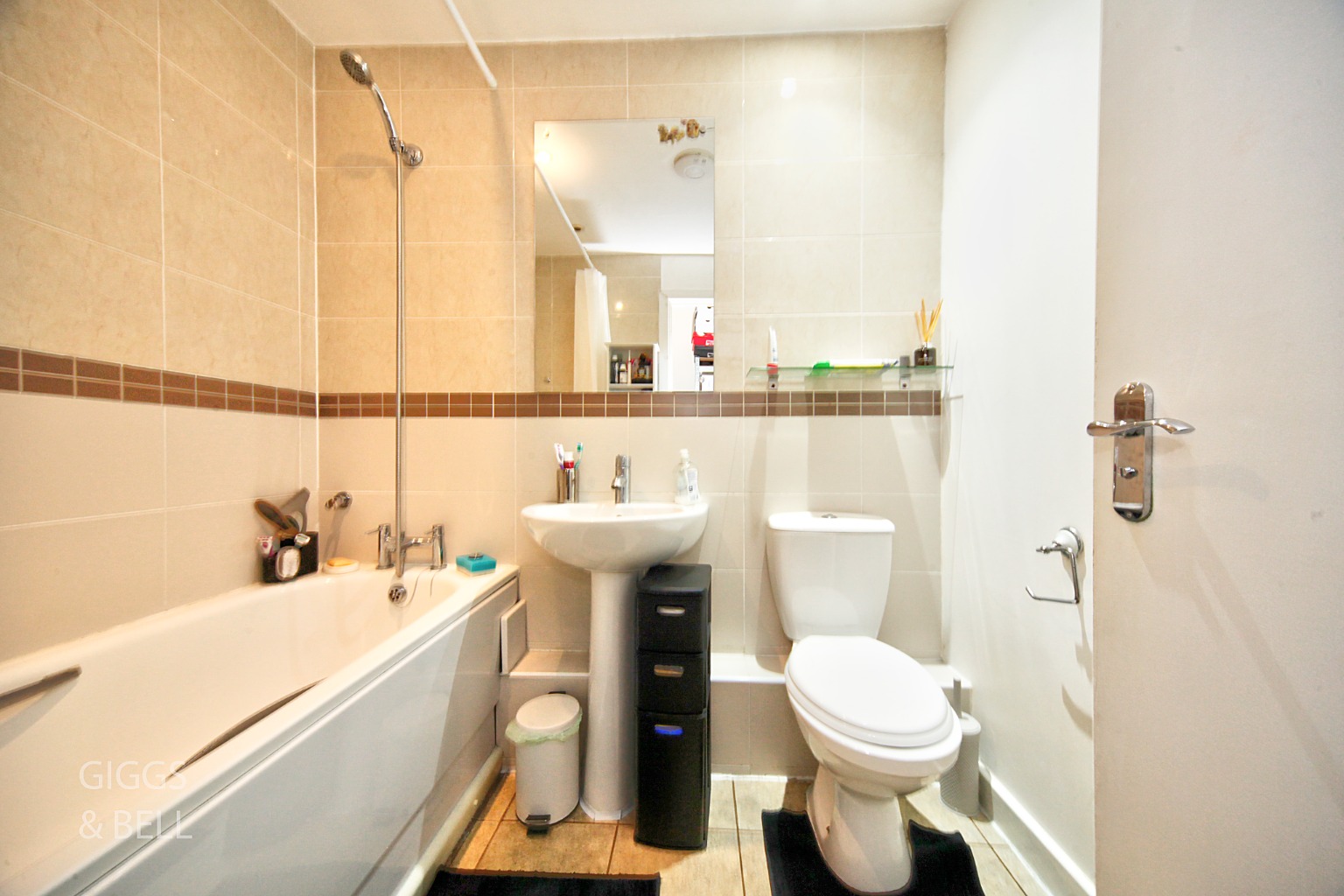 2 bed ground floor flat for sale in Holly Street, Luton 8