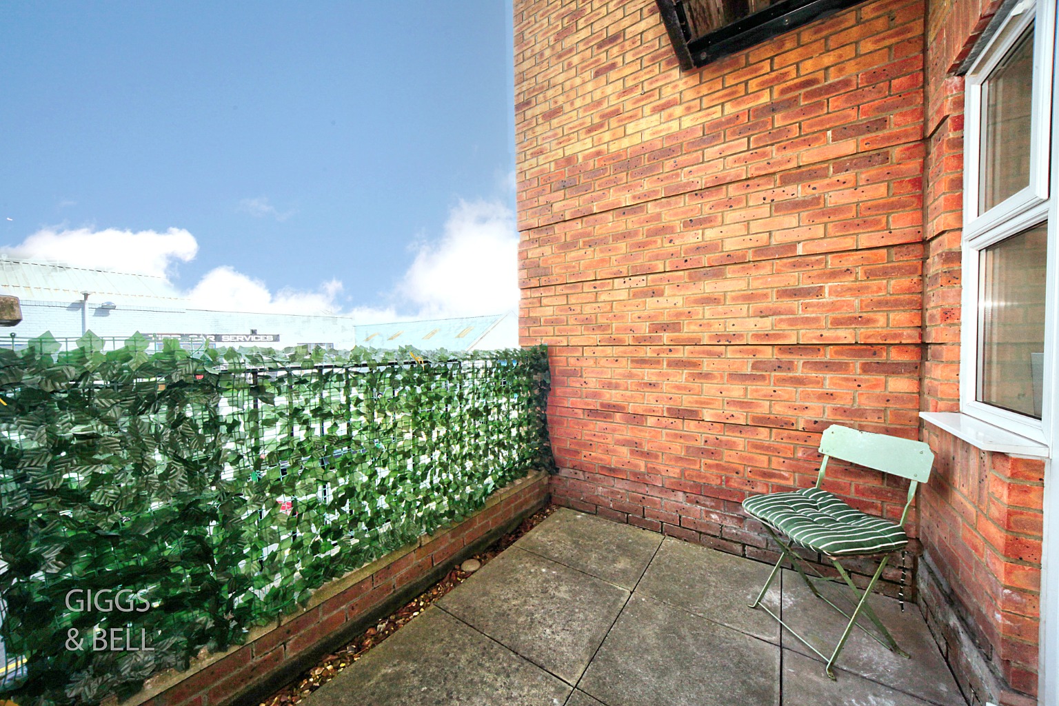 2 bed ground floor flat for sale in Holly Street, Luton 12