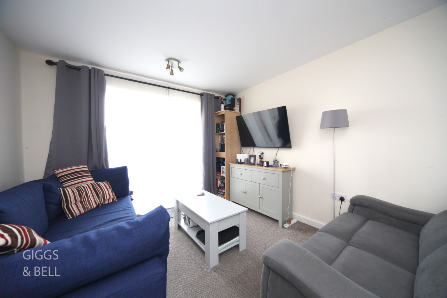 2 bed ground floor flat for sale in Holly Street, Luton  - Property Image 2
