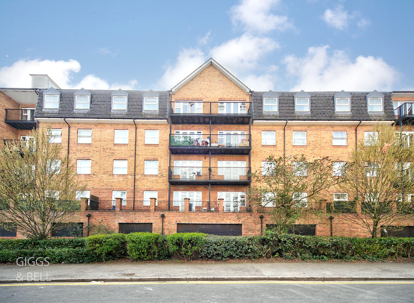 2 bed ground floor flat for sale in Holly Street, Luton  - Property Image 14
