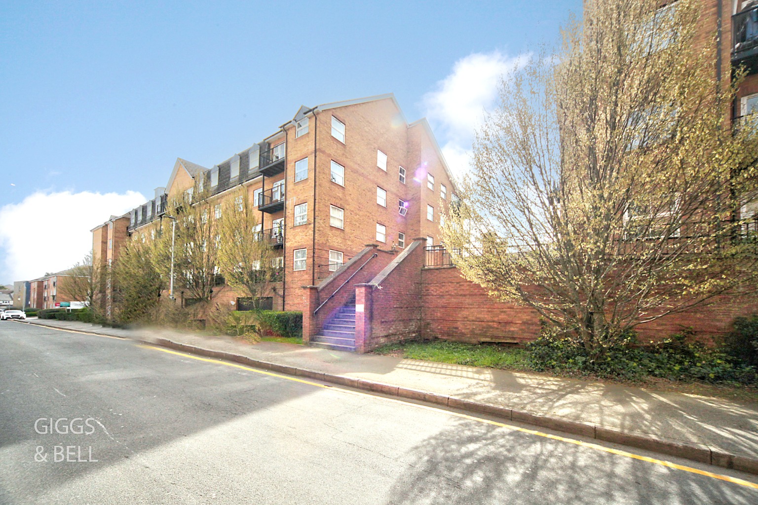 2 bed ground floor flat for sale in Holly Street, Luton, LU1 