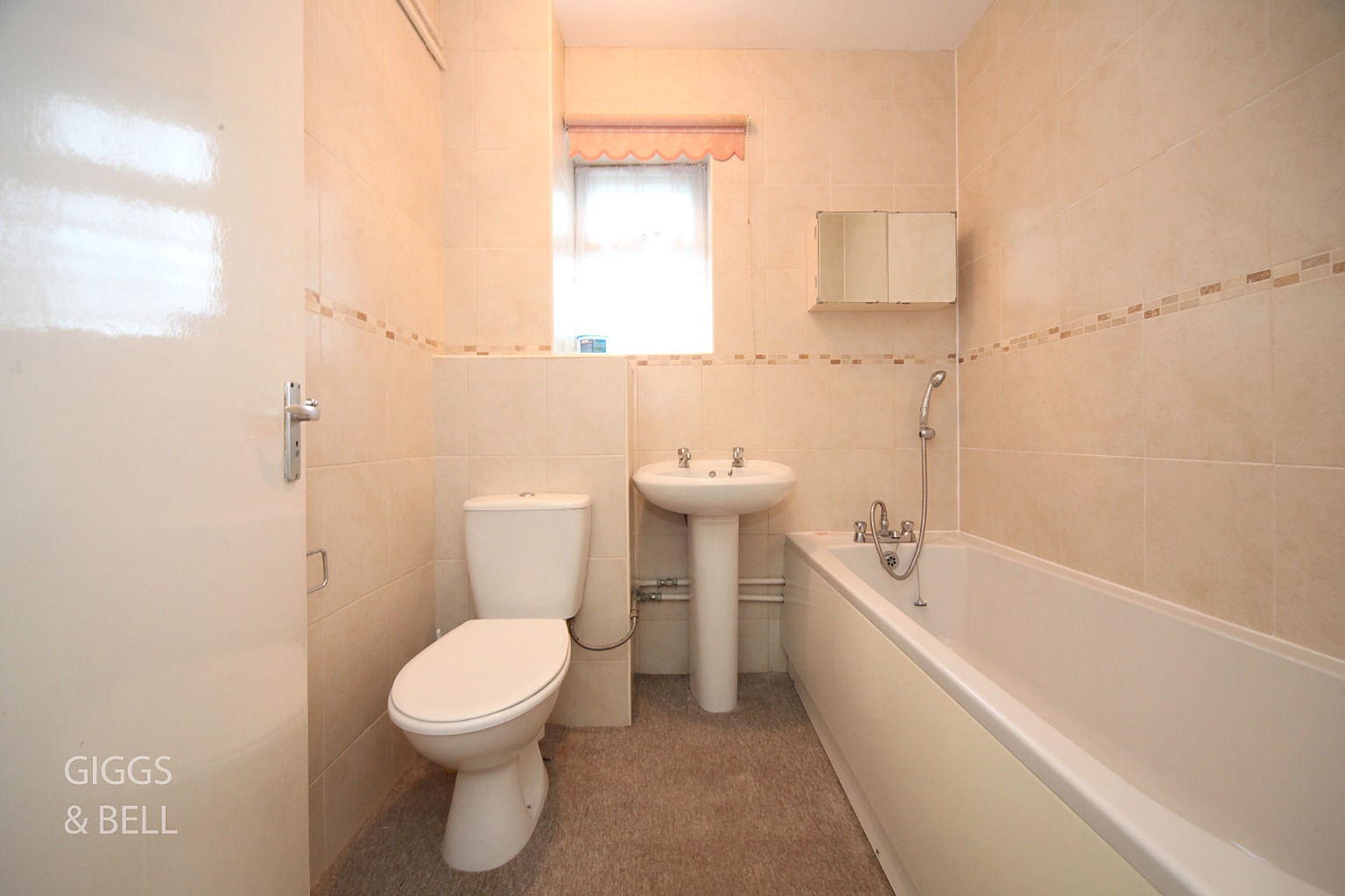 2 bed ground floor flat for sale in Whipperley Ring, Luton  - Property Image 11