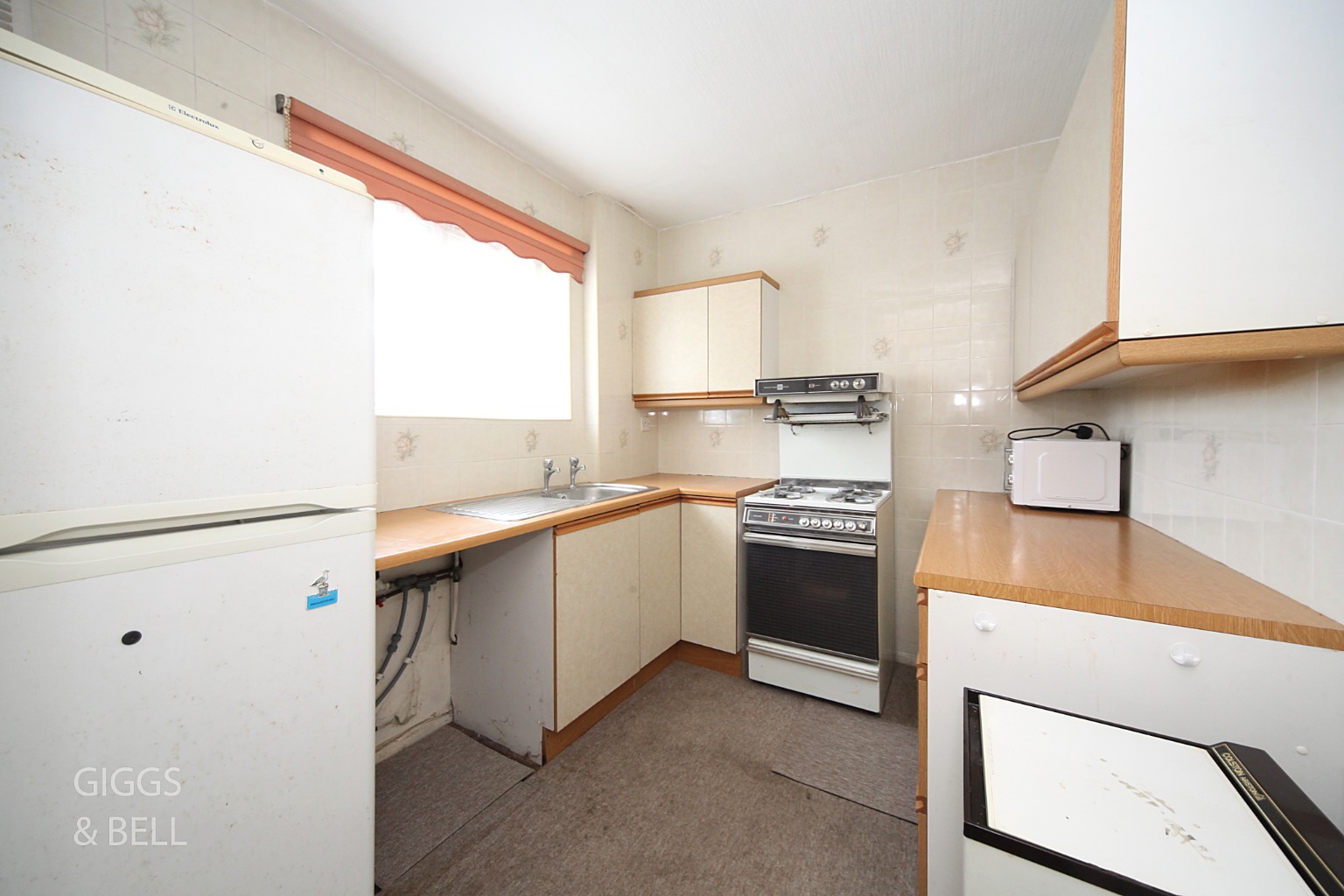 2 bed ground floor flat for sale in Whipperley Ring, Luton 4