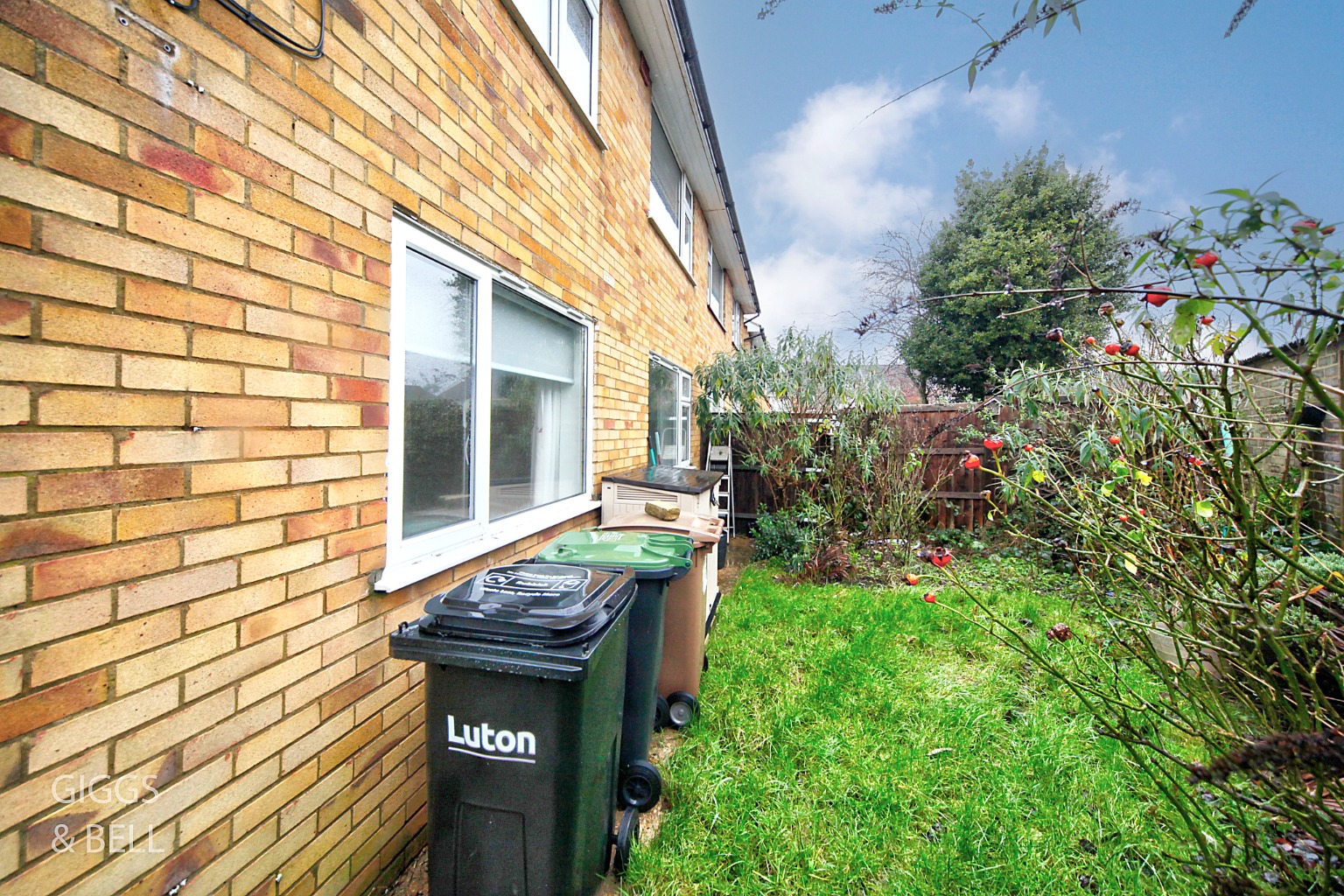 2 bed ground floor maisonette for sale in Green Oaks, Luton  - Property Image 12