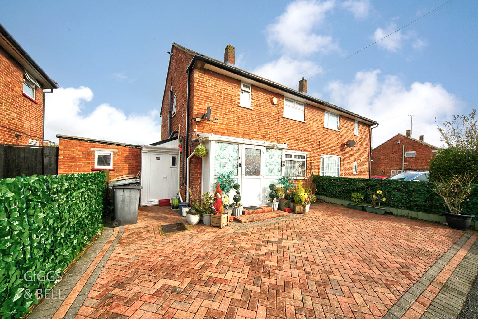 3 bed semi-detached house for sale in Aydon Road, Luton  - Property Image 2