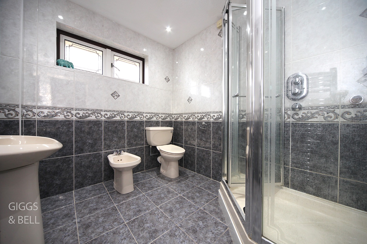 4 bed detached house for sale in Clinton Avenue, Luton 26