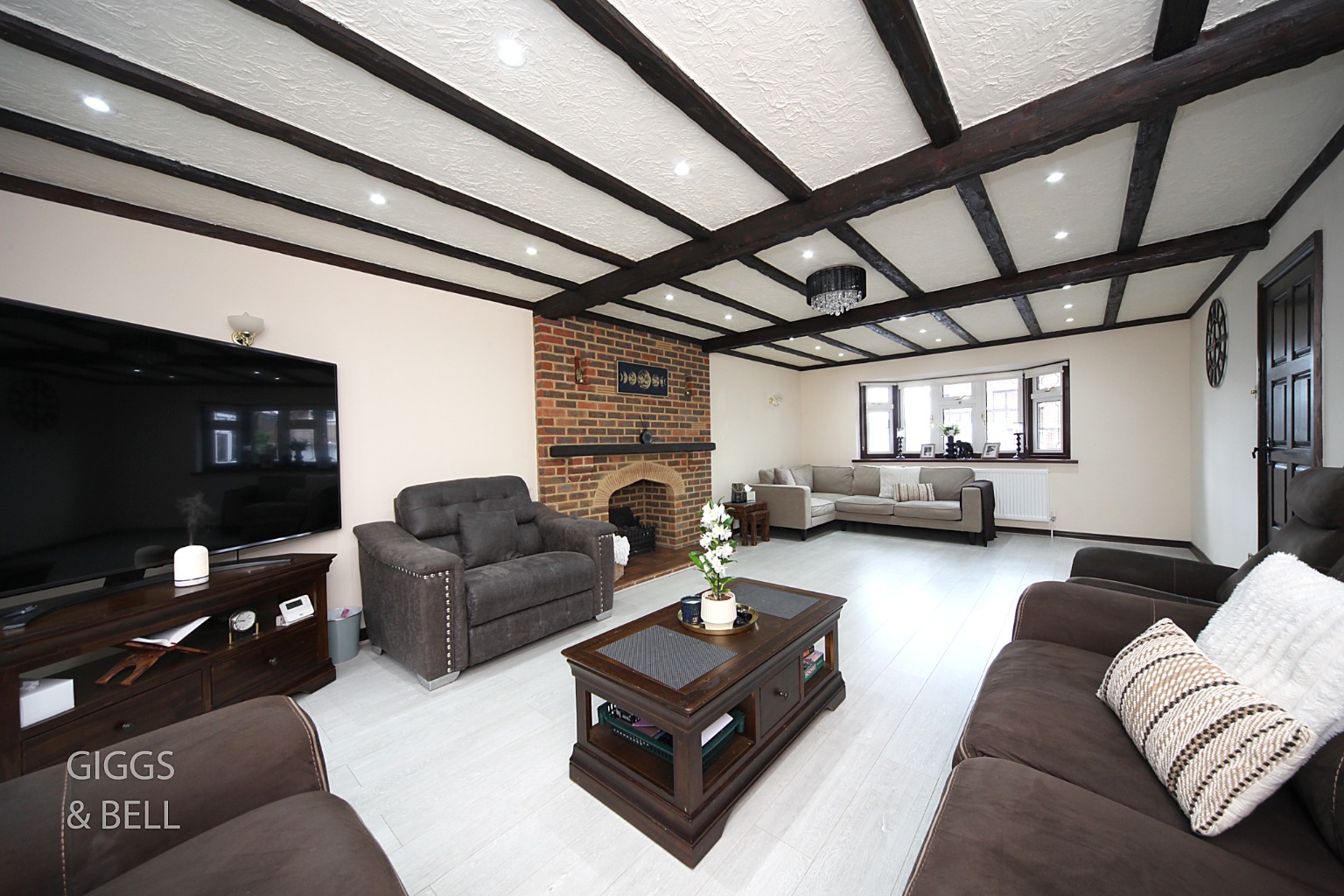 4 bed detached house for sale in Clinton Avenue, Luton  - Property Image 2