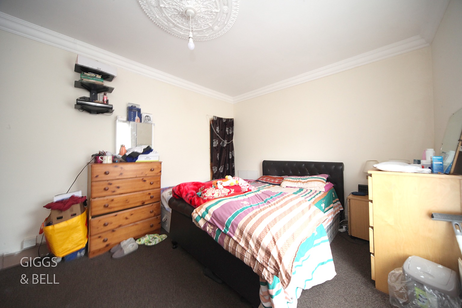 3 bed terraced house for sale in Oak Road, Luton  - Property Image 11