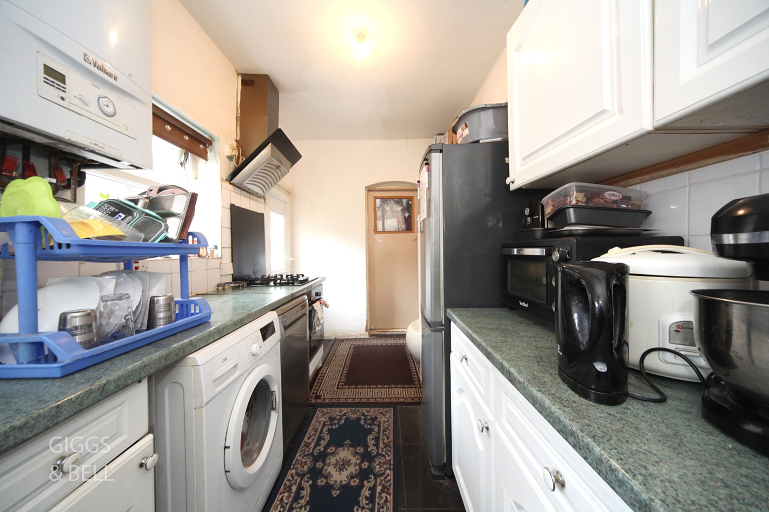 3 bed terraced house for sale in Oak Road, Luton 5