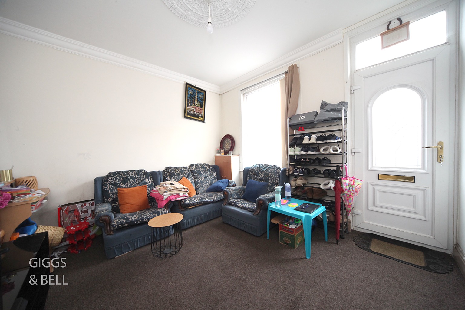 3 bed terraced house for sale in Oak Road, Luton 2