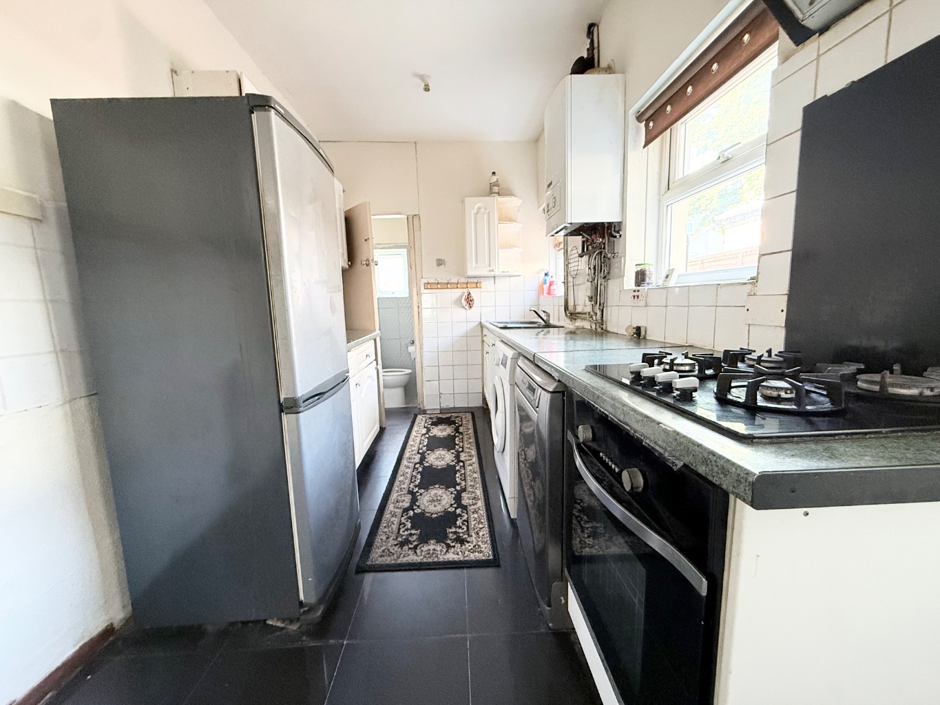 3 bed terraced house for sale in Oak Road, Luton 6