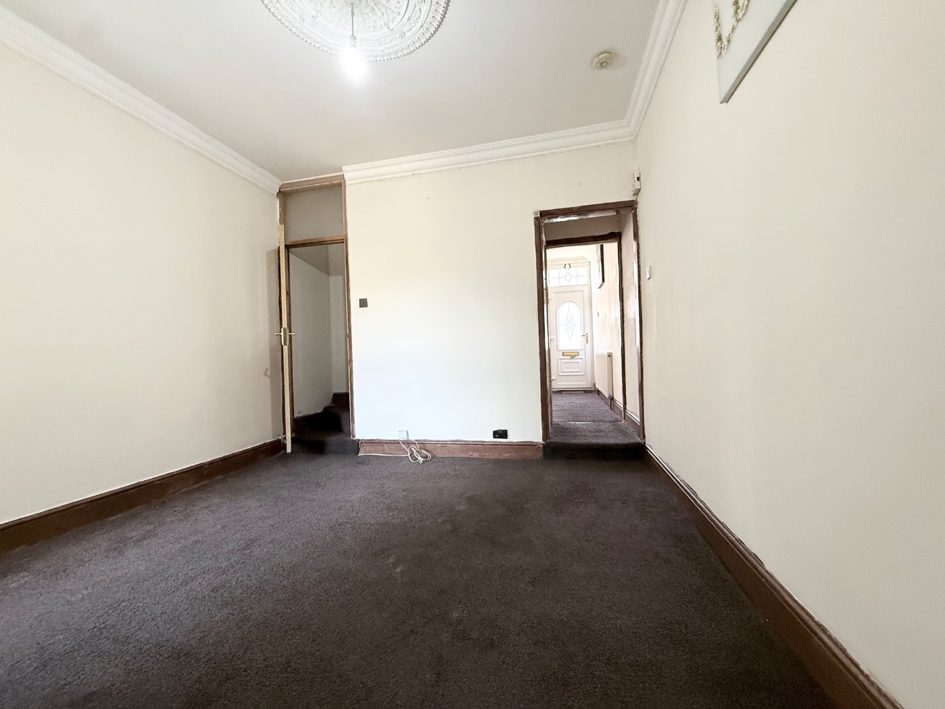 3 bed terraced house for sale in Oak Road, Luton  - Property Image 4