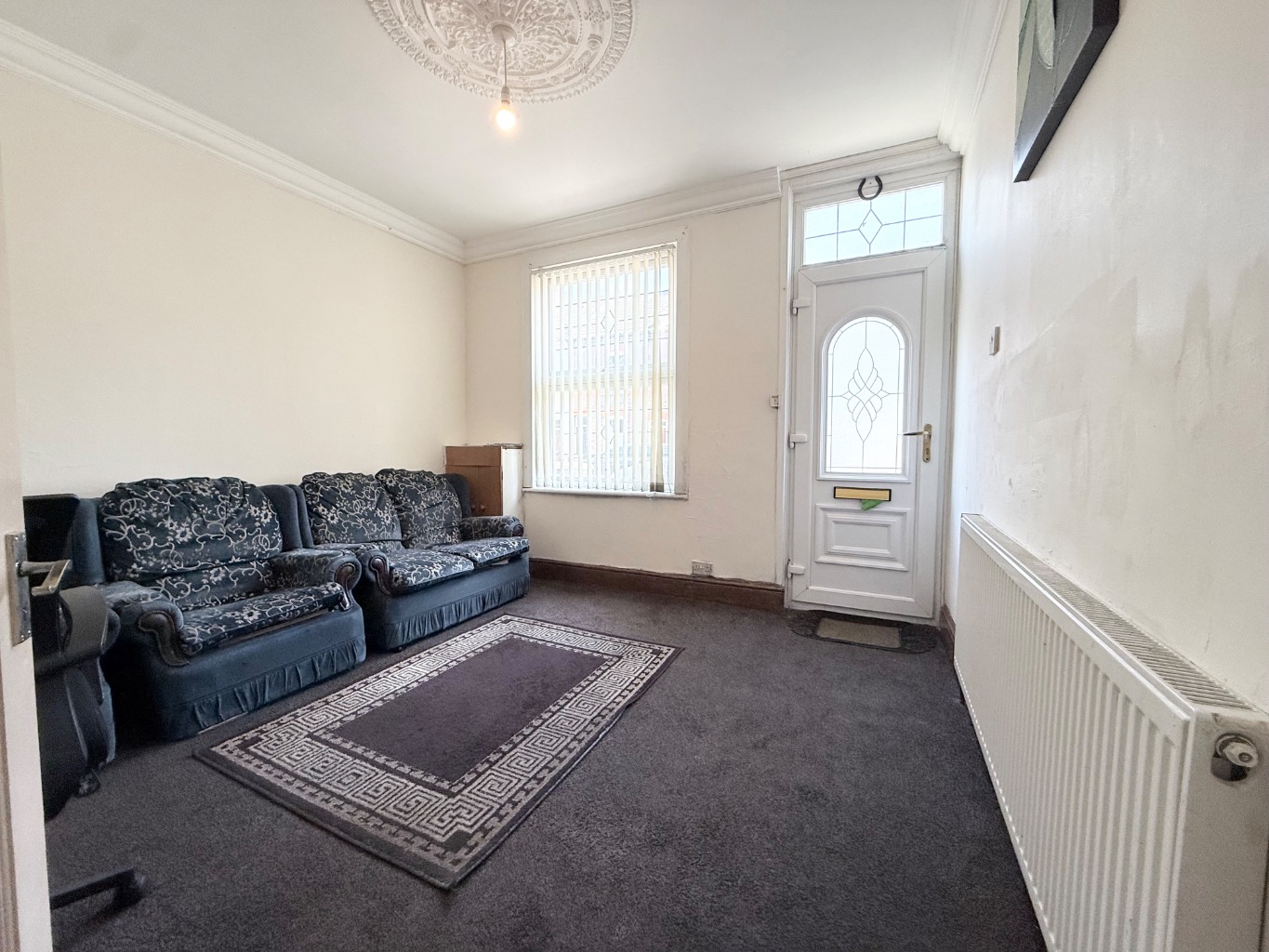 3 bed terraced house for sale in Oak Road, Luton 2