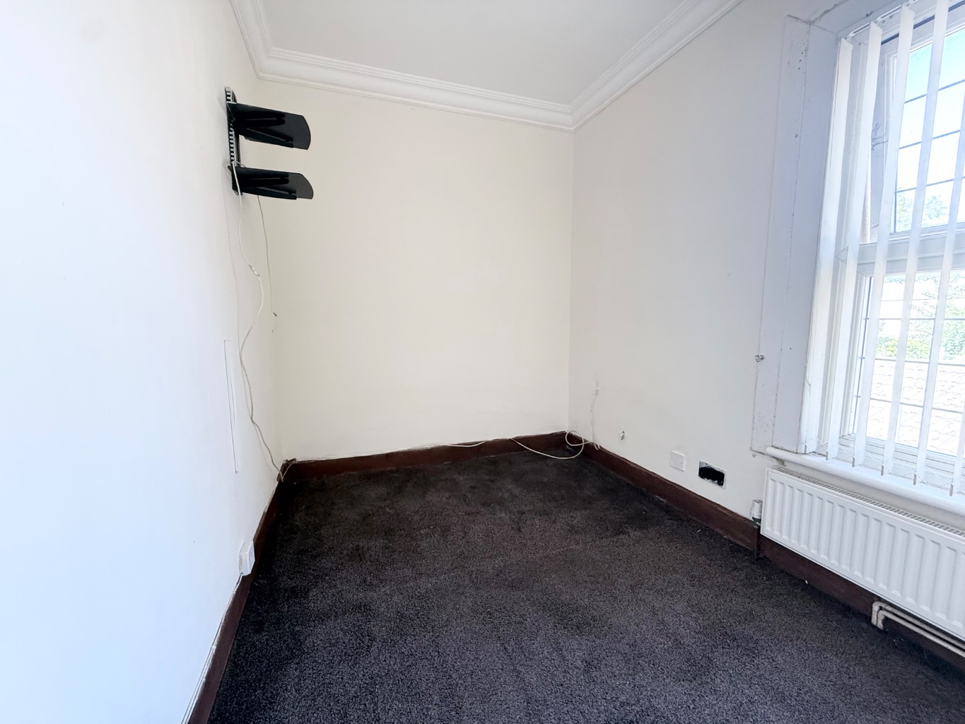 3 bed terraced house for sale in Oak Road, Luton 12
