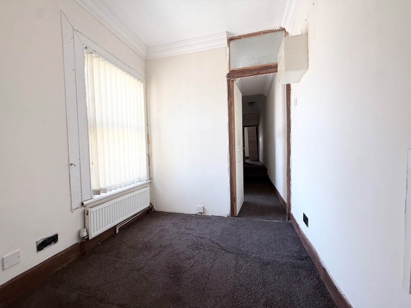 3 bed terraced house for sale in Oak Road, Luton 13