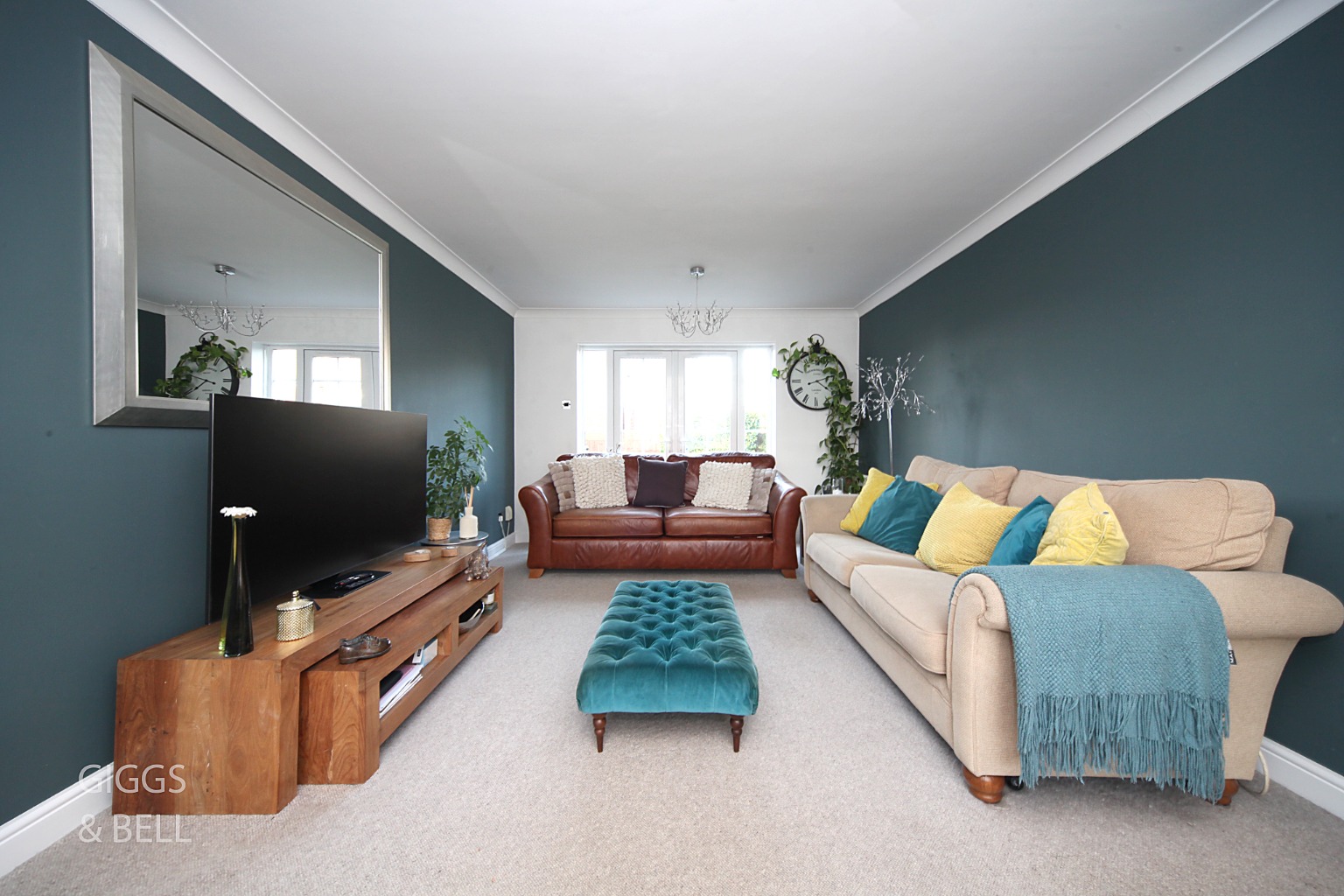 4 bed detached house for sale in Beckham Close, Luton 2