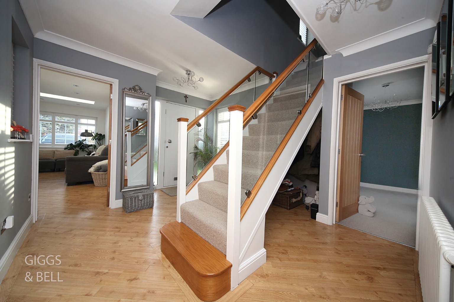 4 bed detached house for sale in Beckham Close, Luton  - Property Image 2